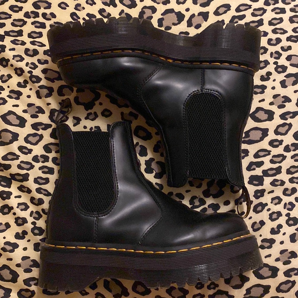 dr. martens 2976 smooth leather platform chelsea boots